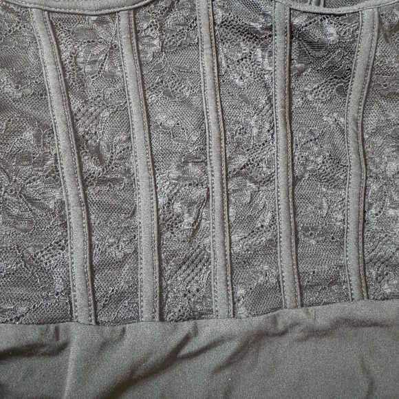 Lulu’s Elegant Black Lace Bodysuit size S - Picture 8 of 8